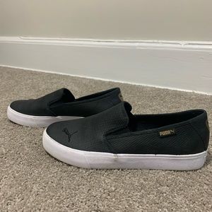 Barely worn Puma slide on shoes.
